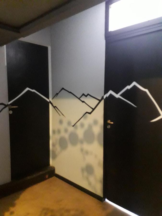 Moving Hostel Travel Bar Bariloche Zewnętrze zdjęcie